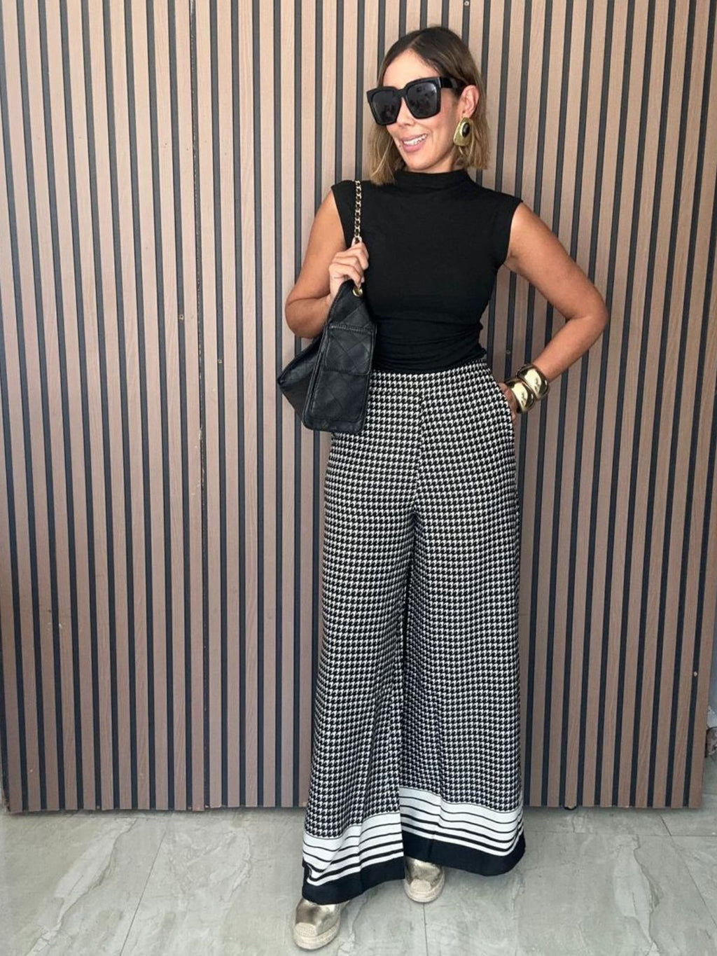 A Masterclass in Chic Wide-Leg Trousers
