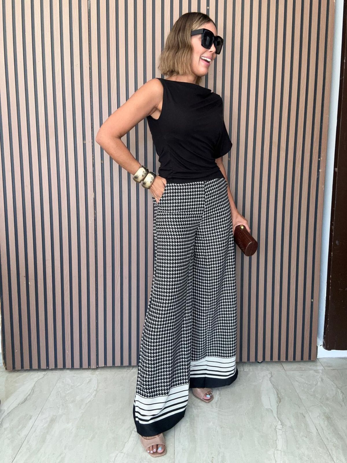 A Masterclass in Chic Wide-Leg Trousers