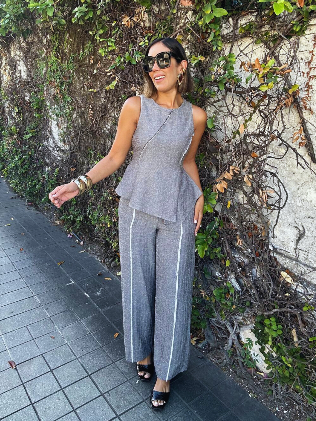 Fray Edge Detailed Asymmetrical Sleeveless Top