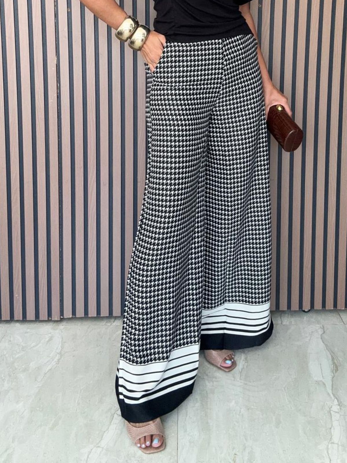 A Masterclass in Chic Wide-Leg Trousers