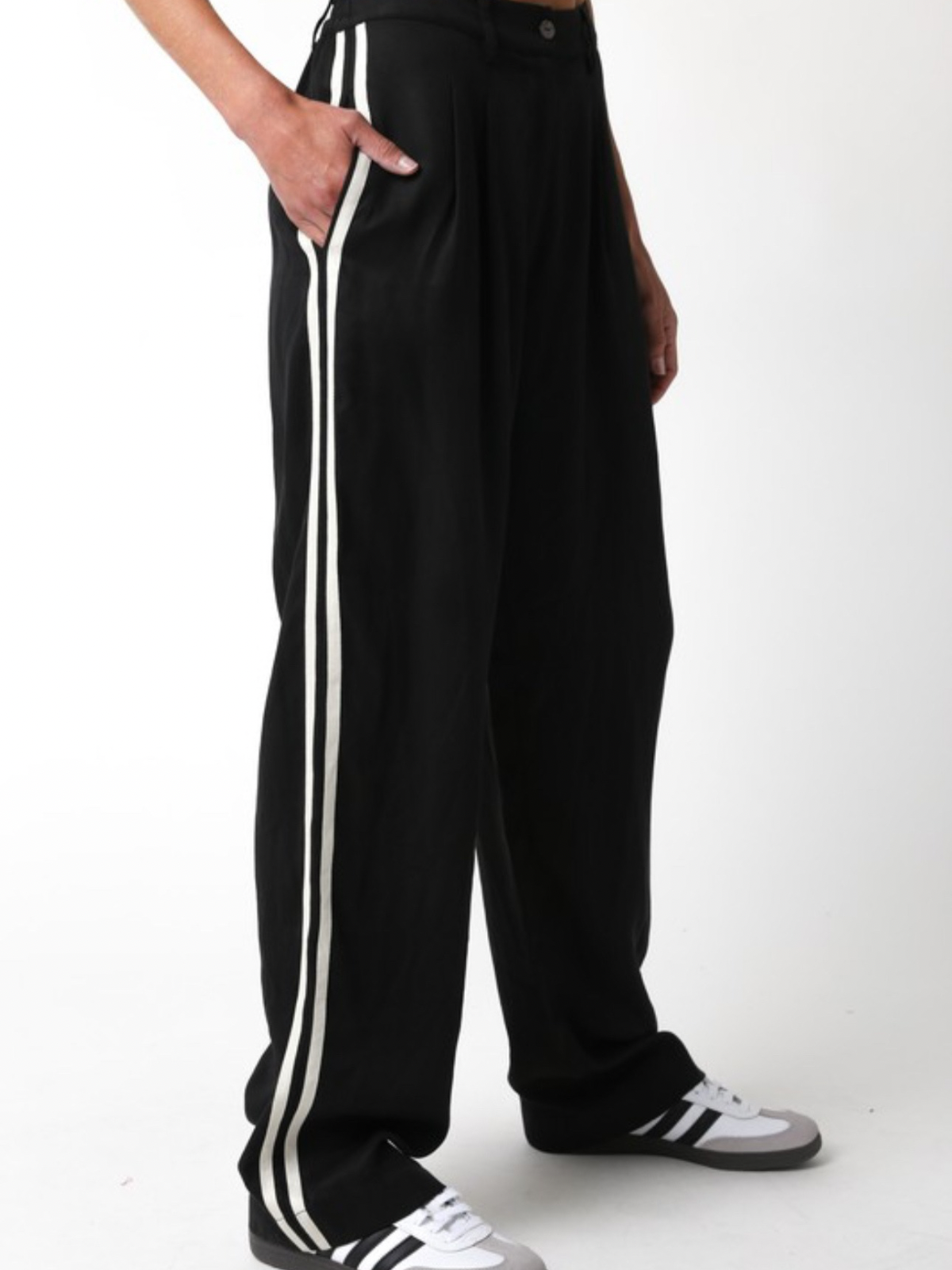 Contrasting Sides Stripes Relaxed Fit Pants MCBoutique