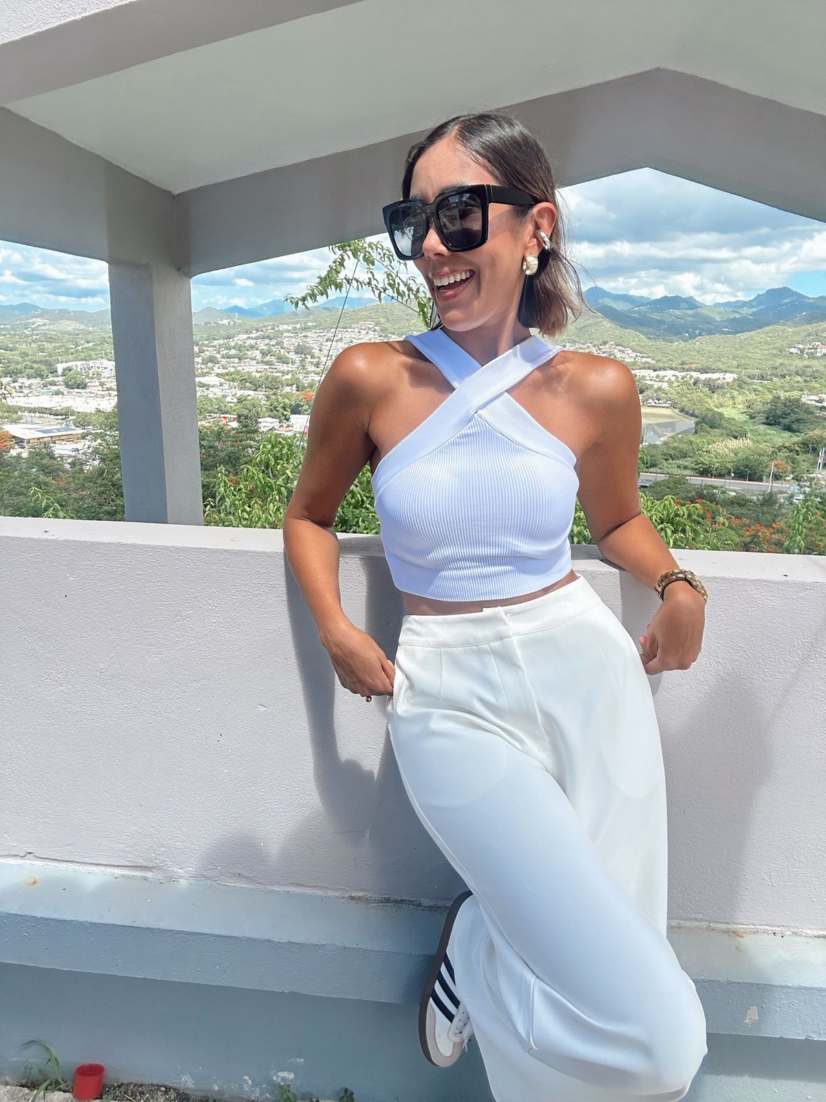 Kim Cross-Shoulder Basic Crop Top