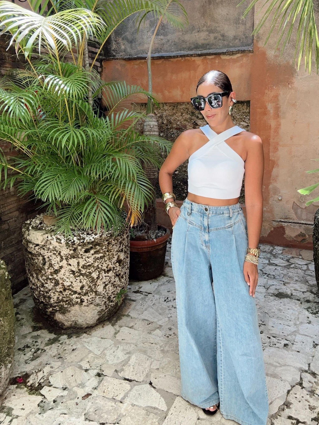 Kim Cross-Shoulder Basic Crop Top