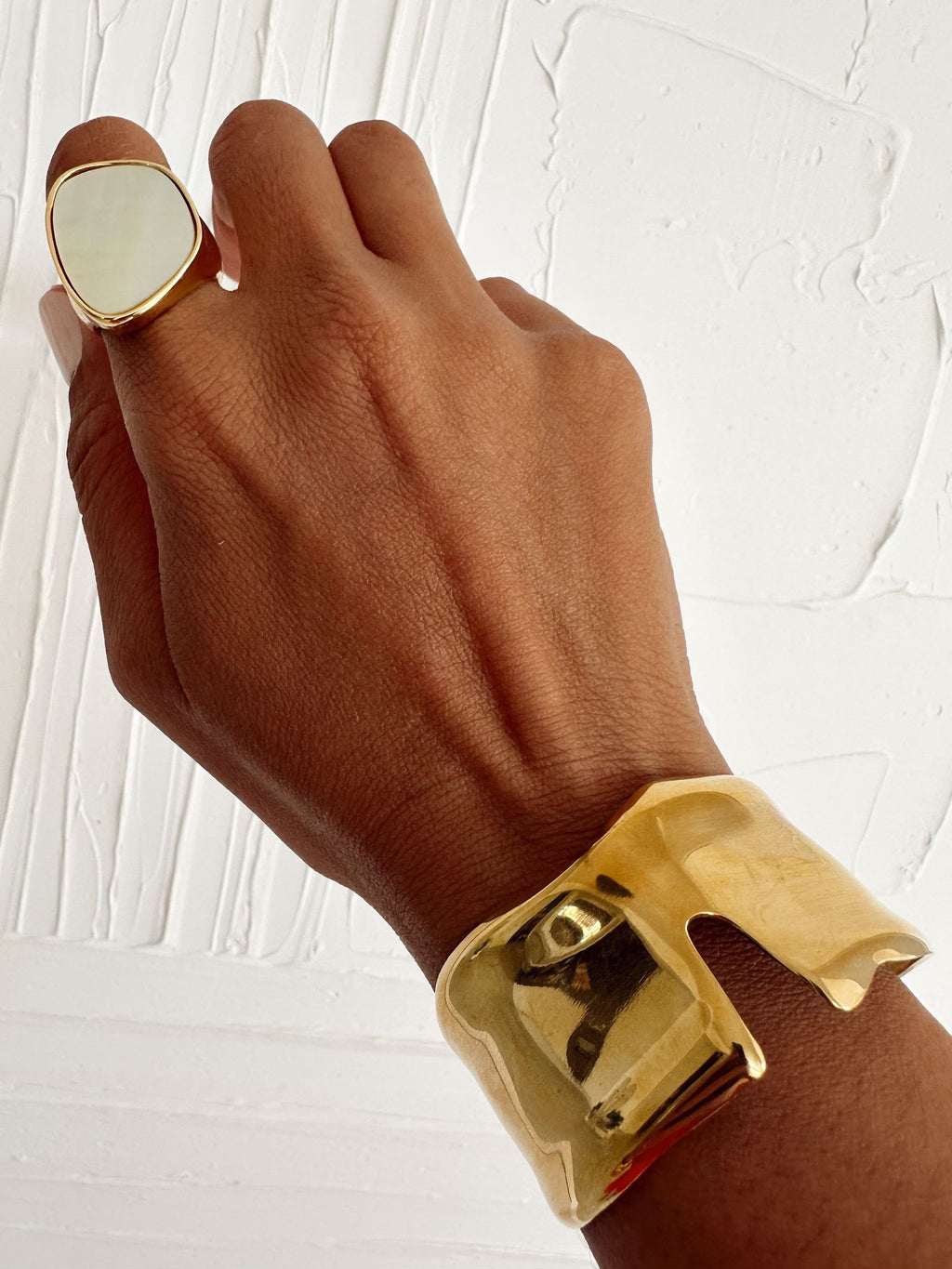 Calypso 18k Gold Natural Shell Statement Ring