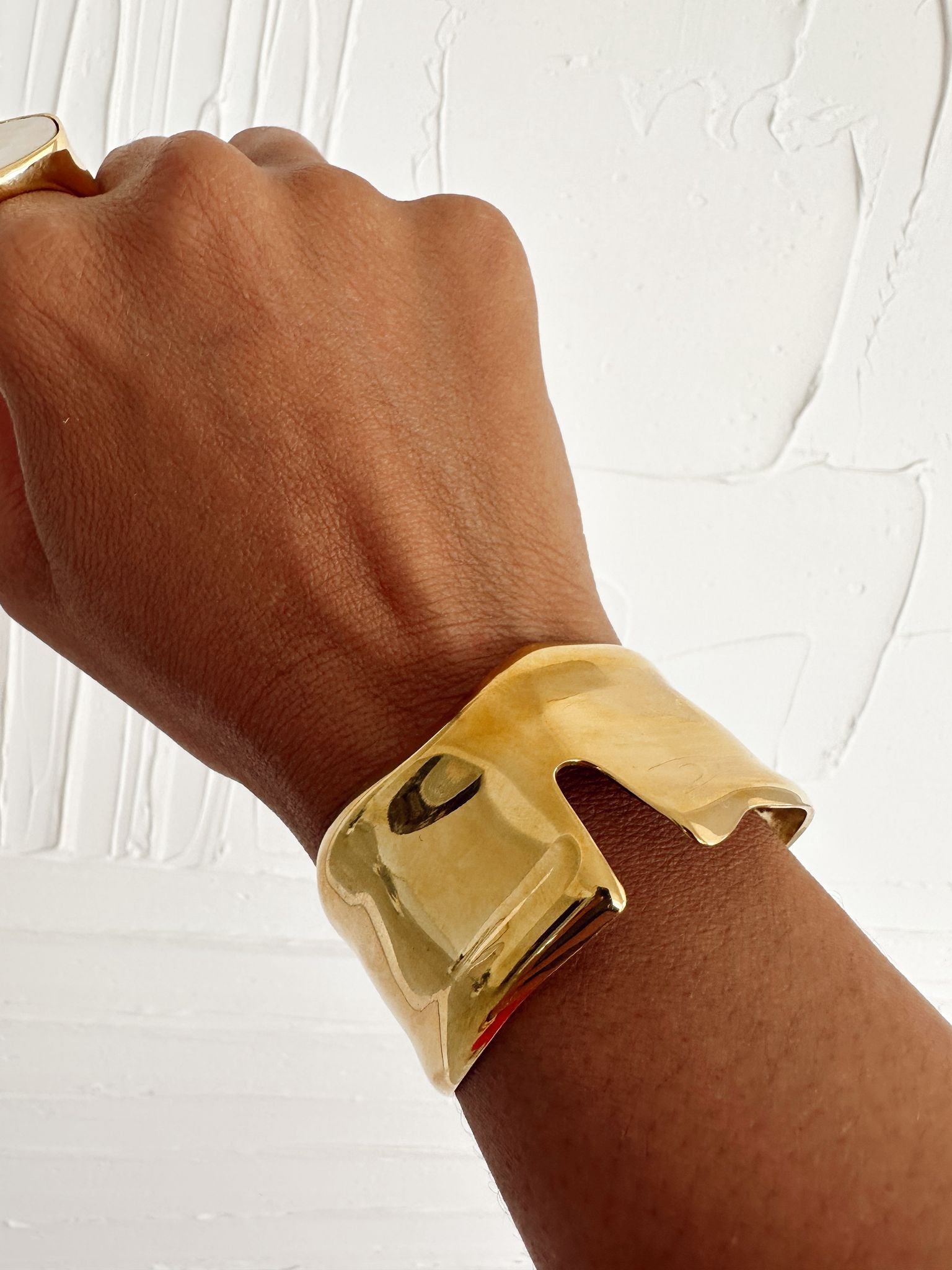 Clyde 18K Gold Non-Tarnish Abstract Bold Bangle