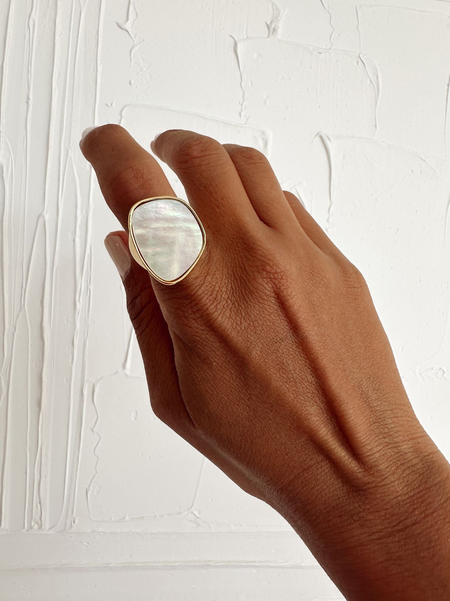 Calypso 18k Gold Natural Shell Statement Ring