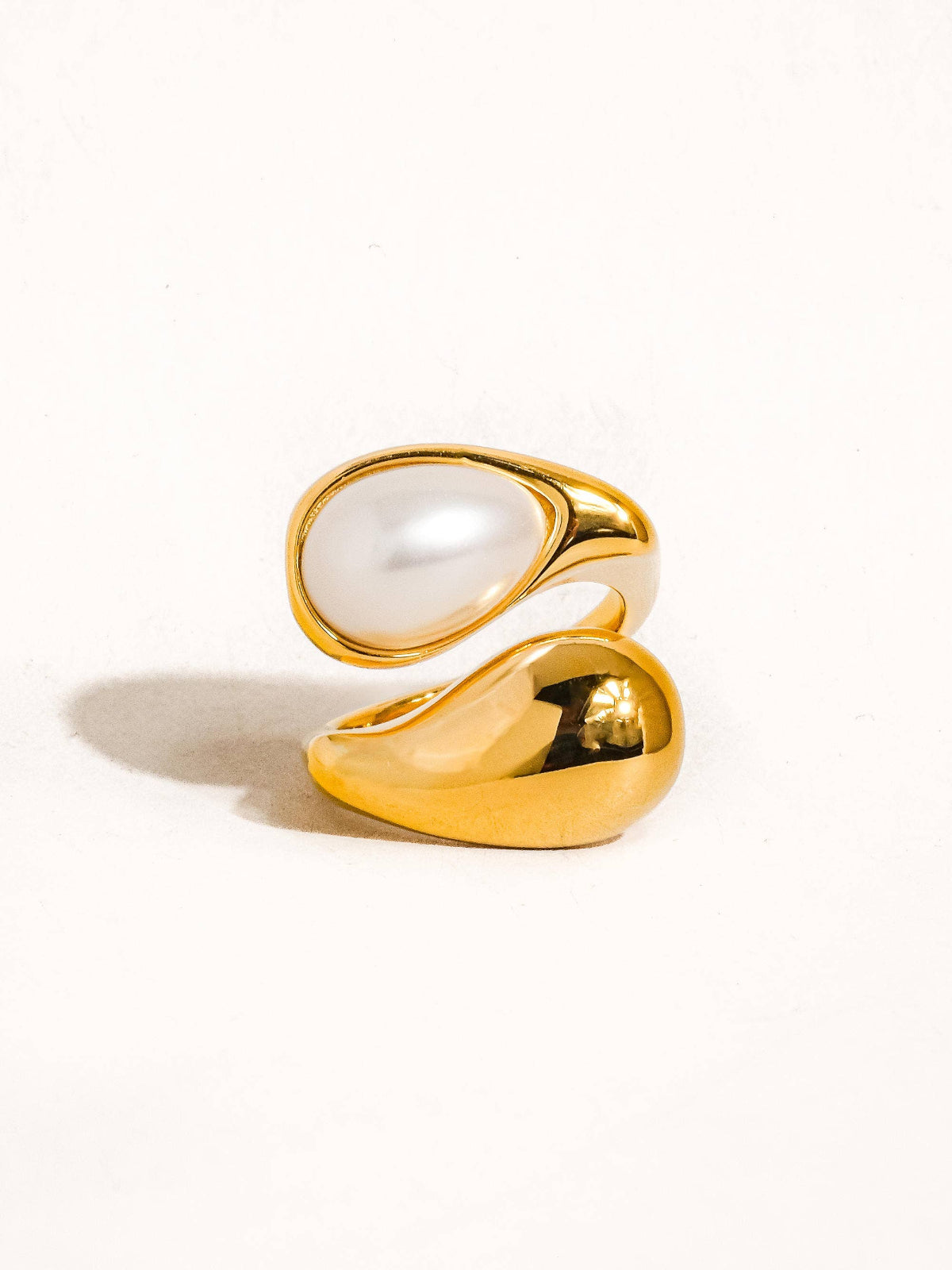 Sloan 18K Gold Non-Tarnish Pearl Wavy Ring